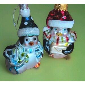 Penguins Blown Glass Medium 5x3x3 Inch Christmas Ornaments Hat Presents Lot Of 2